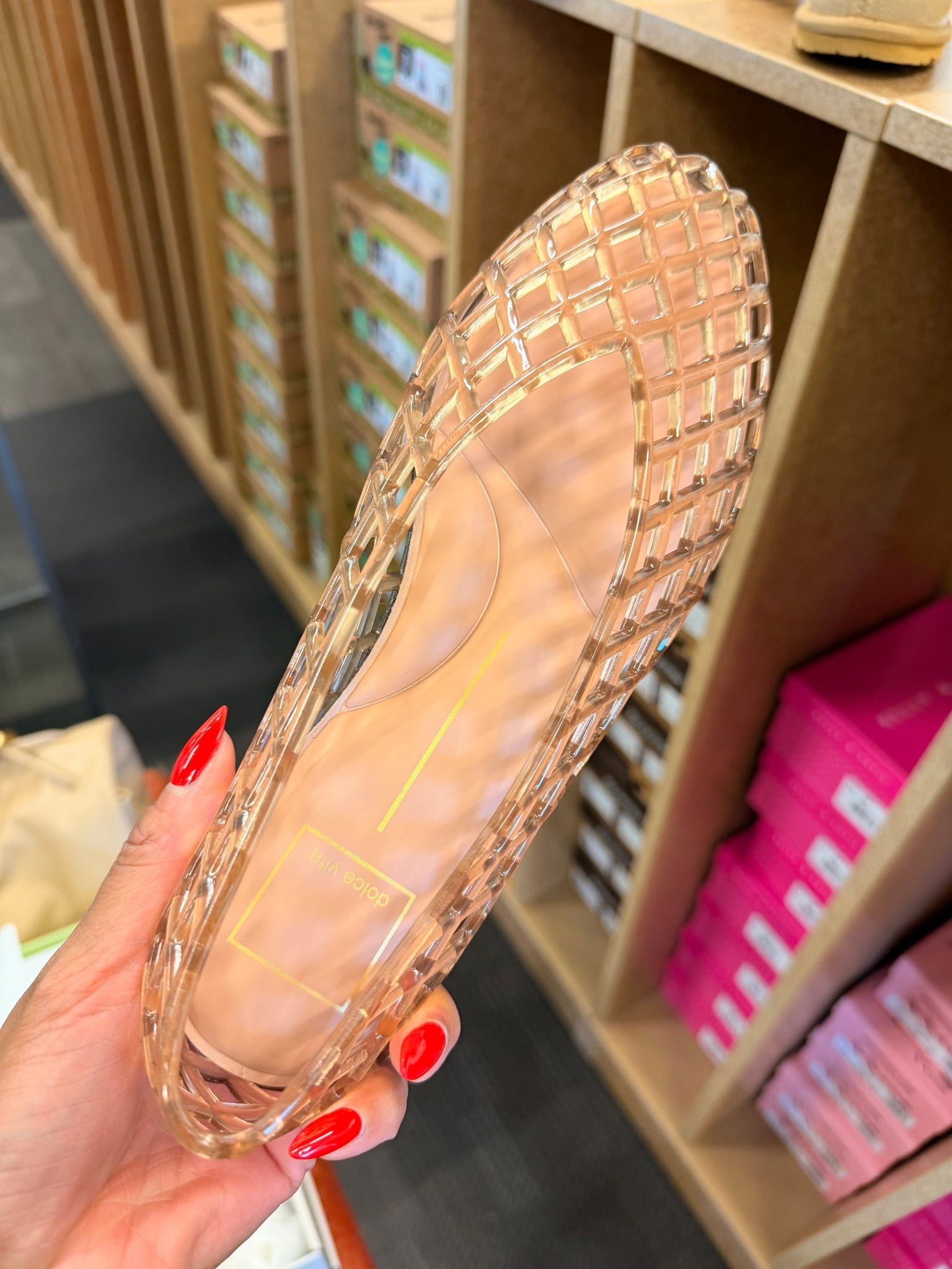 Catch me in these jellies ALL SUMMER☀️