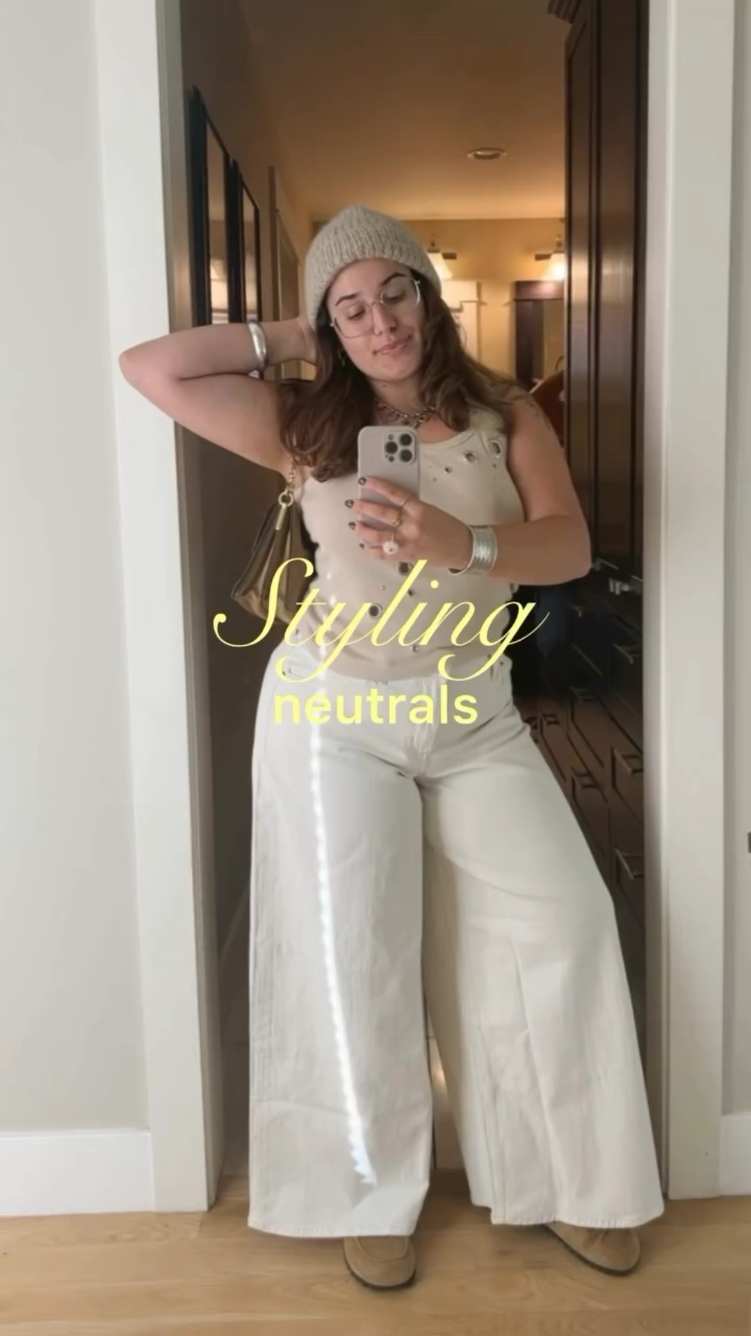 Something about neutrals & silver ⚪️⛓️ 

Outfit Deets:
@madebyminga beanie
@habibithing necklace
@jadedldn tank
@abercrombie jeans
@coach bag

#wardrobestyling #neutralstyling #abercrombie #jadedldn #stylist #bayareastylist