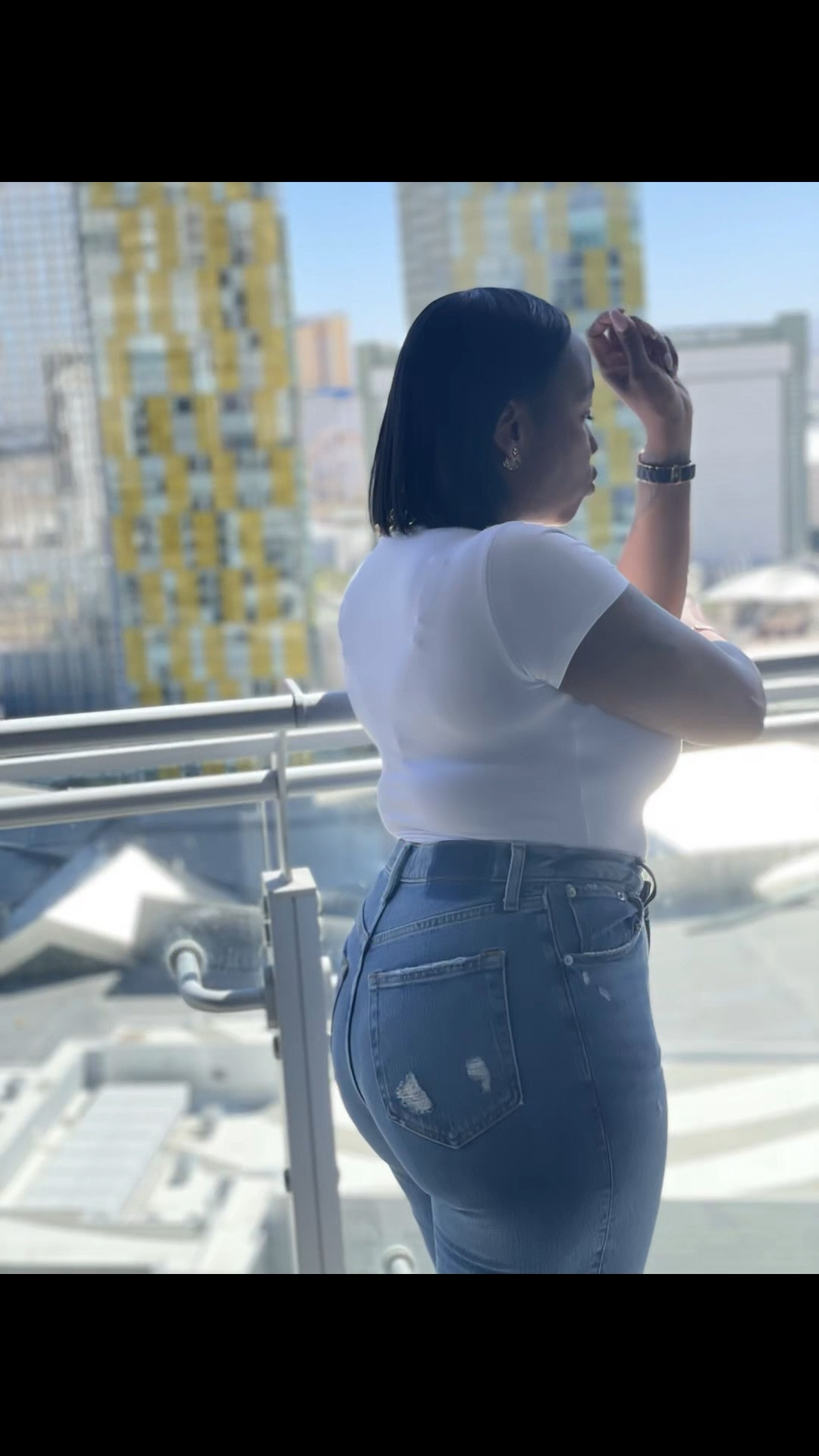 "Fits for the mood board. ✨" Round of applause for these curve love Abercrombie and Fitch jeans. #AestheticReel #VisualVibes #OOTDstyle #CityExplorer
#MoodReel

#LTKU #LTKOver40 #LTKootd