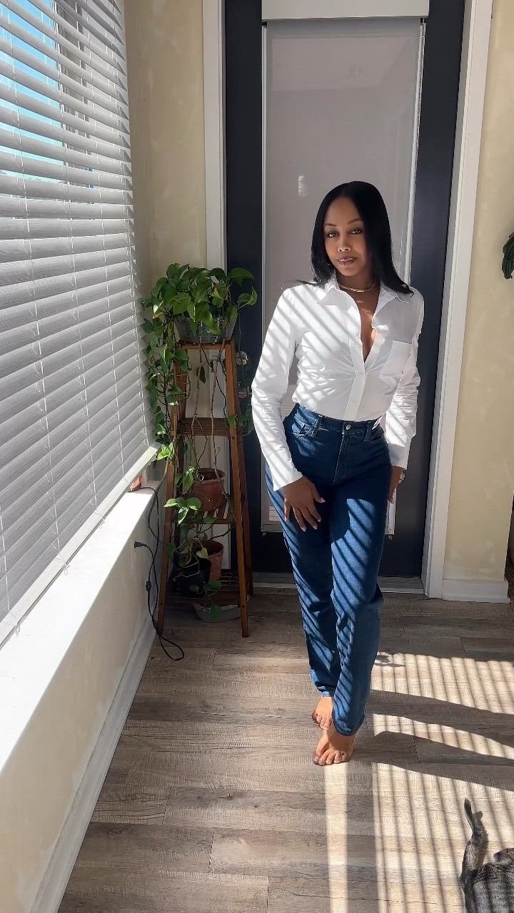 The 90s Vintage High Rise Jeans from @abercrombie are the best pair of jeans I have in my closet. 

Comment “yes” for the links 🫶🏾

And noooo girl, this is NOT an ad. 

These are their Curve Love…which is a must if you have a little bawdy 😉

Have you tried the Curve Love denim from Abercrombie, yet? 

#curvelove #abercrombiejeans #fashionstyle #fashionaesthetics #tallgirlstyle

#LTKFindsUnder100