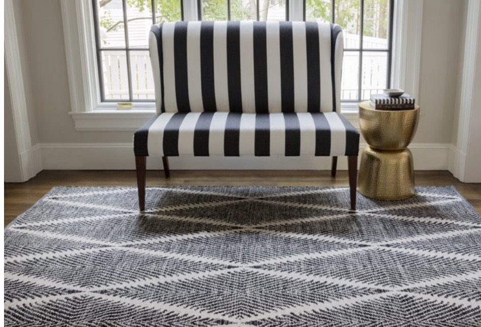 indoor//outdoor rug!!🤍🖤

#LTKhome #LTKSeasonal