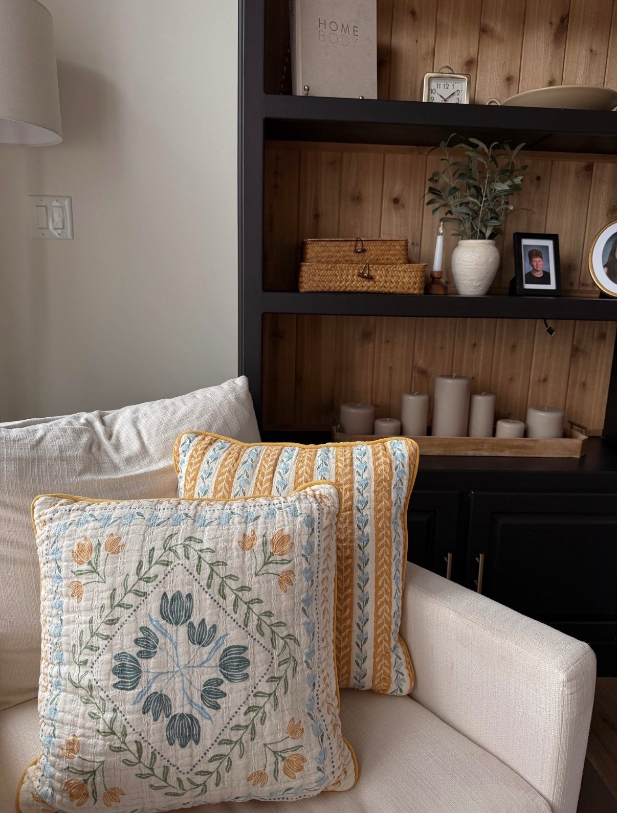 I cannot get over these reversible spring pillows! Walmart home decor is so good 🌤️

#LTKHome #LTKSeasonal #LTKdayinmylife