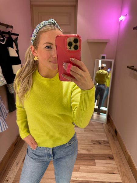 J. Crew Spring finds! I’m wearing their cropped cashmere crewneck sweater and floral knot headband. I paired it with my Abercrombie Curve Love light wash mom jeans. 🌼 #JCrew #springstyle #spring #quiltedjacket


#LTKSeasonal #LTKstyletip #LTKsalealert
