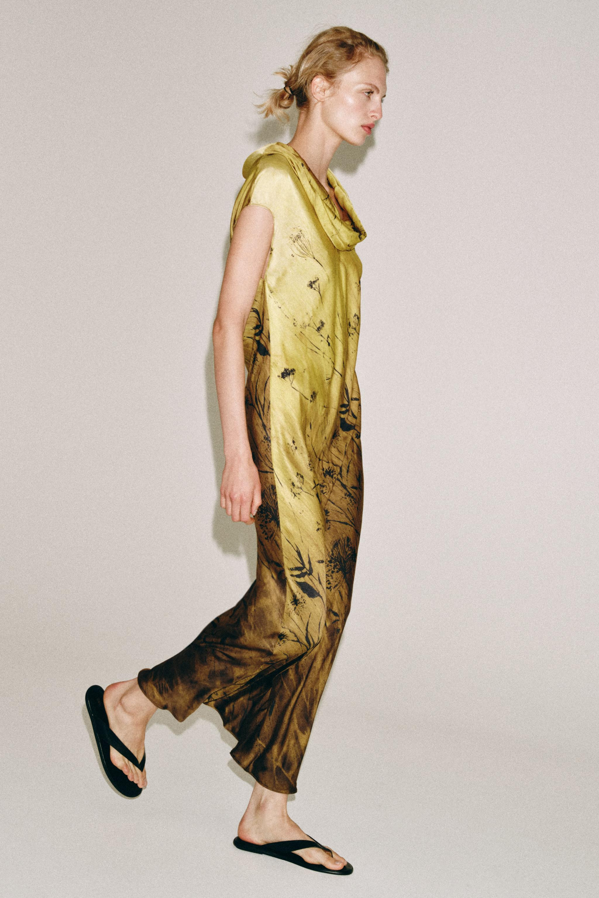 DescriptionContentsMeasurementsZARA WOMAN COLLECTIONDress with main fabric made of viscose yarn. ... | Zara US