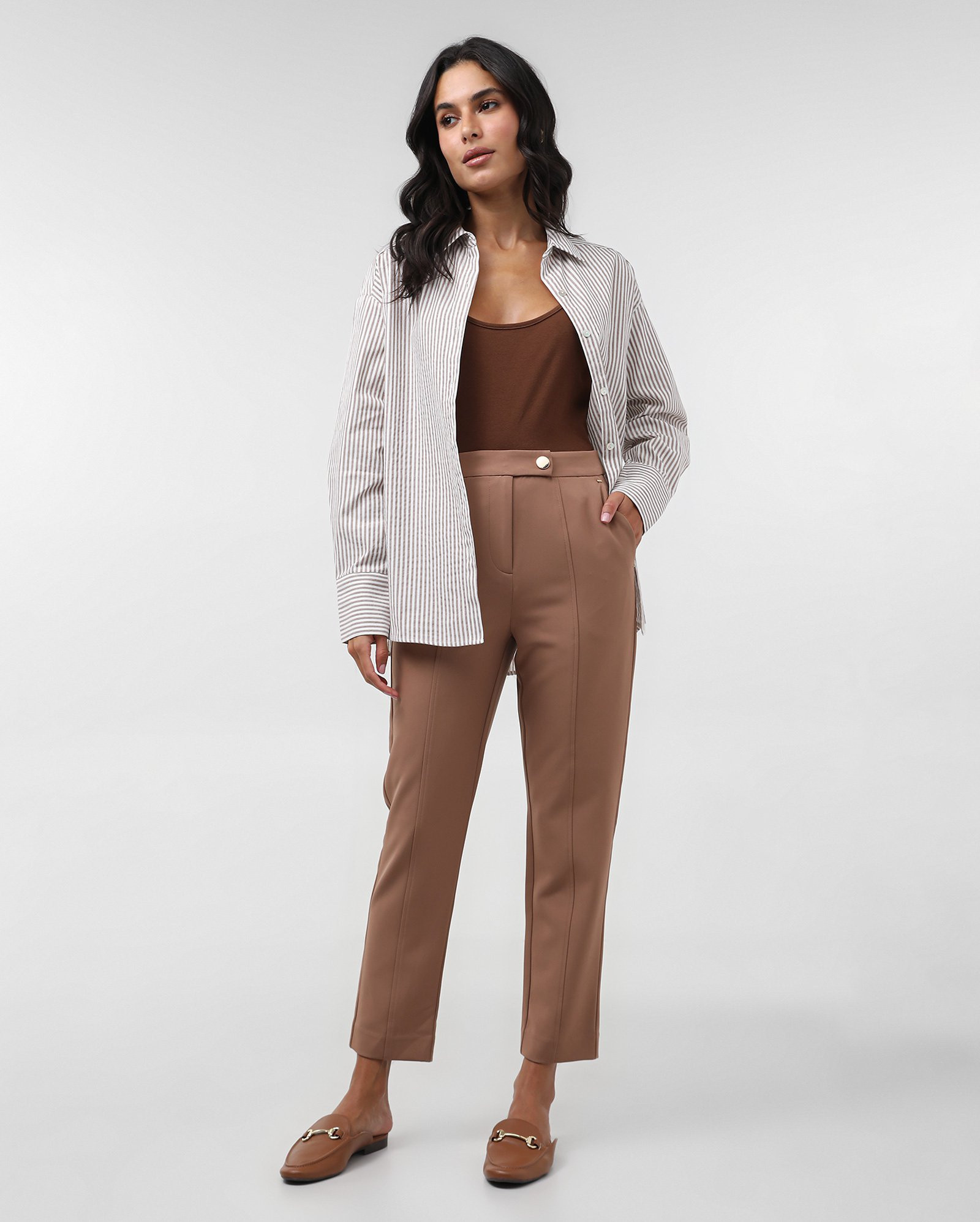 Calça feminina alfaiataria com nervuras - Marrom Claro |  AK by Riachuelo | Riachuelo (BR)
