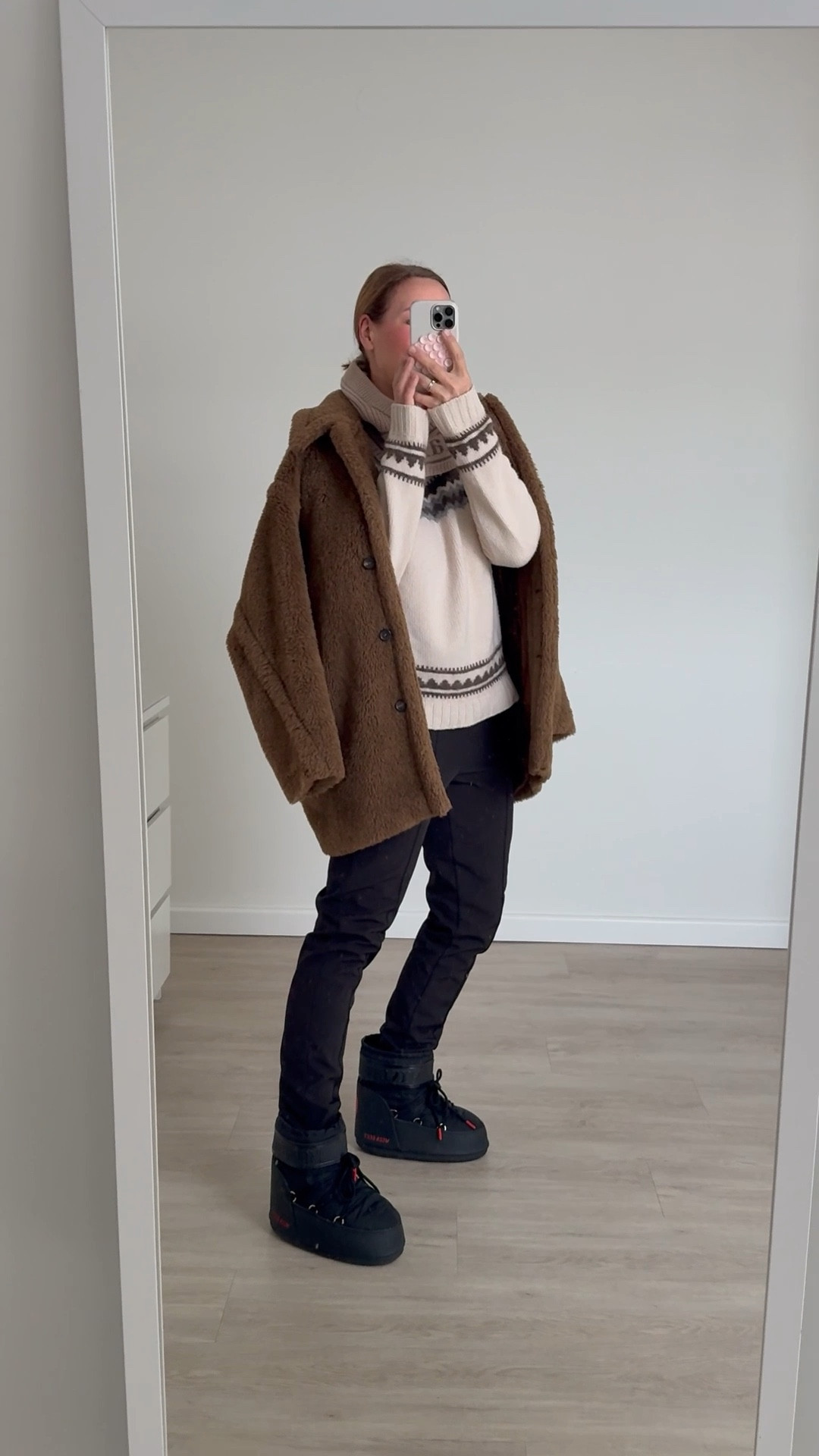 Schlitten-Outfit mit Norweger / Fair-Isle Pullover & Moon Boots

#LTKshoes #LTKwinter #LTKstyletip
