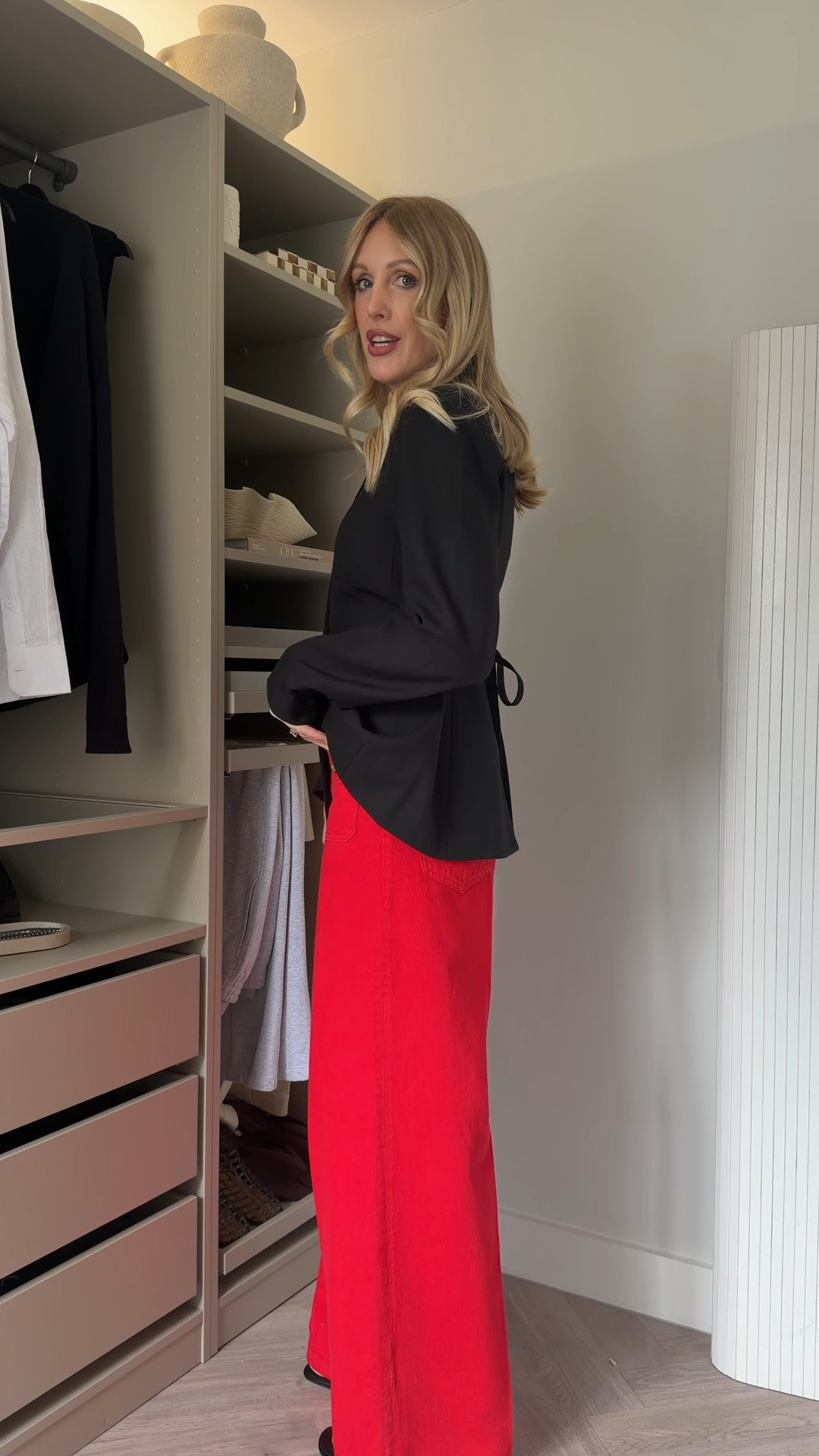 Styling red jeans

Tommy Hilfiger wide leg jeans
Dissh cinched waist blazer
Massimo Dutti sandals

What I’m wearing for a girls brunch and would wear on date night too

#LTKxTommyHilfiger #LTKuk #LTKdatenight