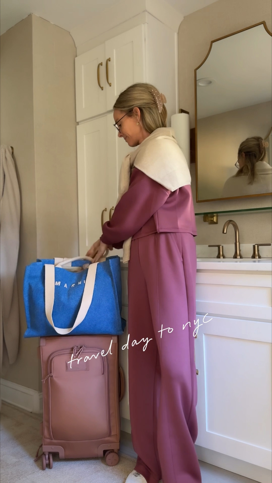 Let’s go to NYC! Comfiest new set. Love the longer baggy bottoms. Very very good for price! Size small tall and small top. 