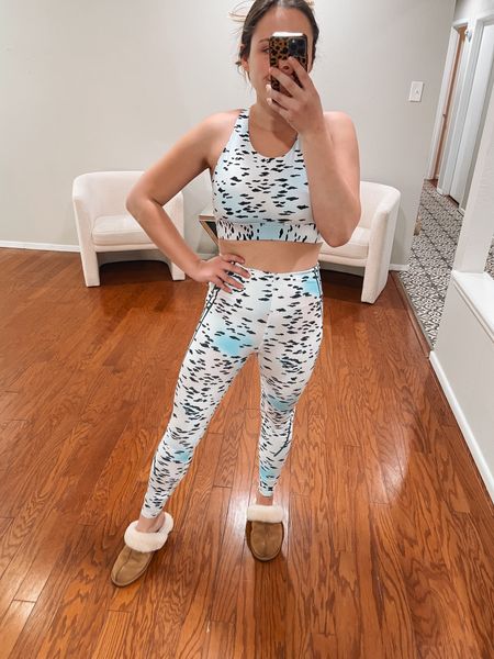 The tummy control on these leggings are 🤌🏻 I got a size medium in both the leggings & sports bra - for sizing reference, I’m a 34D and 5’5. 

Fabletics set - Fabletics try on haul - workout sets - yoga set - yoga outfits - fitness must haves - activewear sale - snow outfits - ski trip outfits - winter outfit ideas - travel outfits - airport outfit - outfits for moms - WFH outfit - Orangetheory - F45 fitness - Pilates outfit 



#LTKtravel #LTKfitness #LTKMostLoved