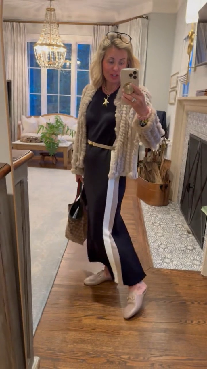 Obsessed with this new SPANX maxi! Dress it up or casual…this is so dang good. I’m in small & 8 shoe. 

#LTKdayinmylife #LTKmomlife #LTKootd