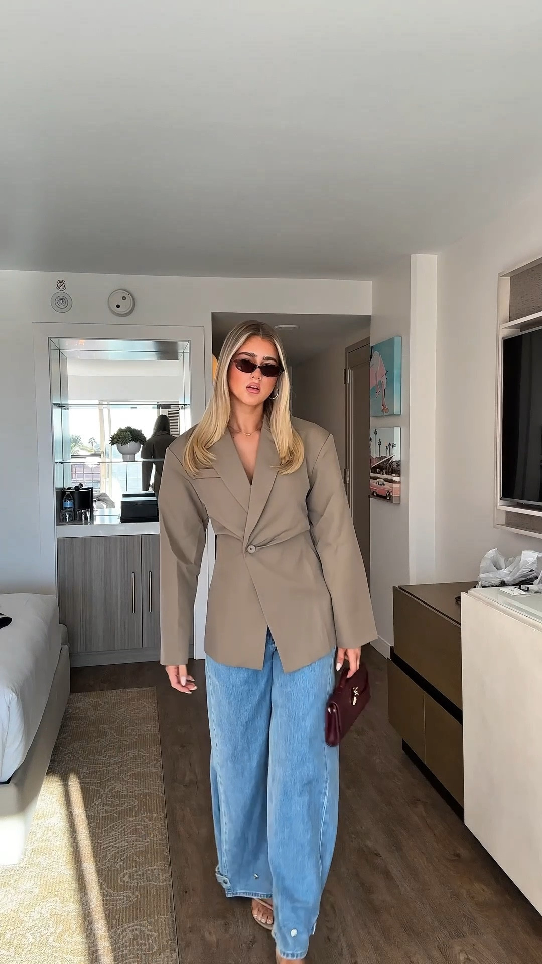 Amazon creator summit day 1!! 
Jeans I wear a 10 
Blazer I wear an 8 
Tank I wear an XS

#allformimi #blazer #denim #jeans #meshki #prettylittlething

#LTKaustralia #LTKjeans #LTKspring
