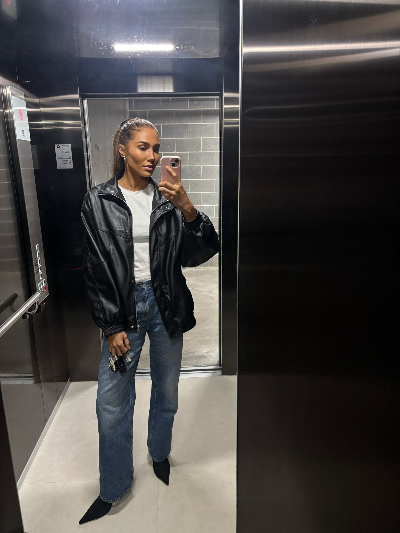 Work fit 

Leather jacket : the iconic 
Tshirt : Uniqlo 
Jeans : Zara 
Boots : Tony bianco 

#LTKaustralia #LTKstyletip #LTKAroundTheWorld