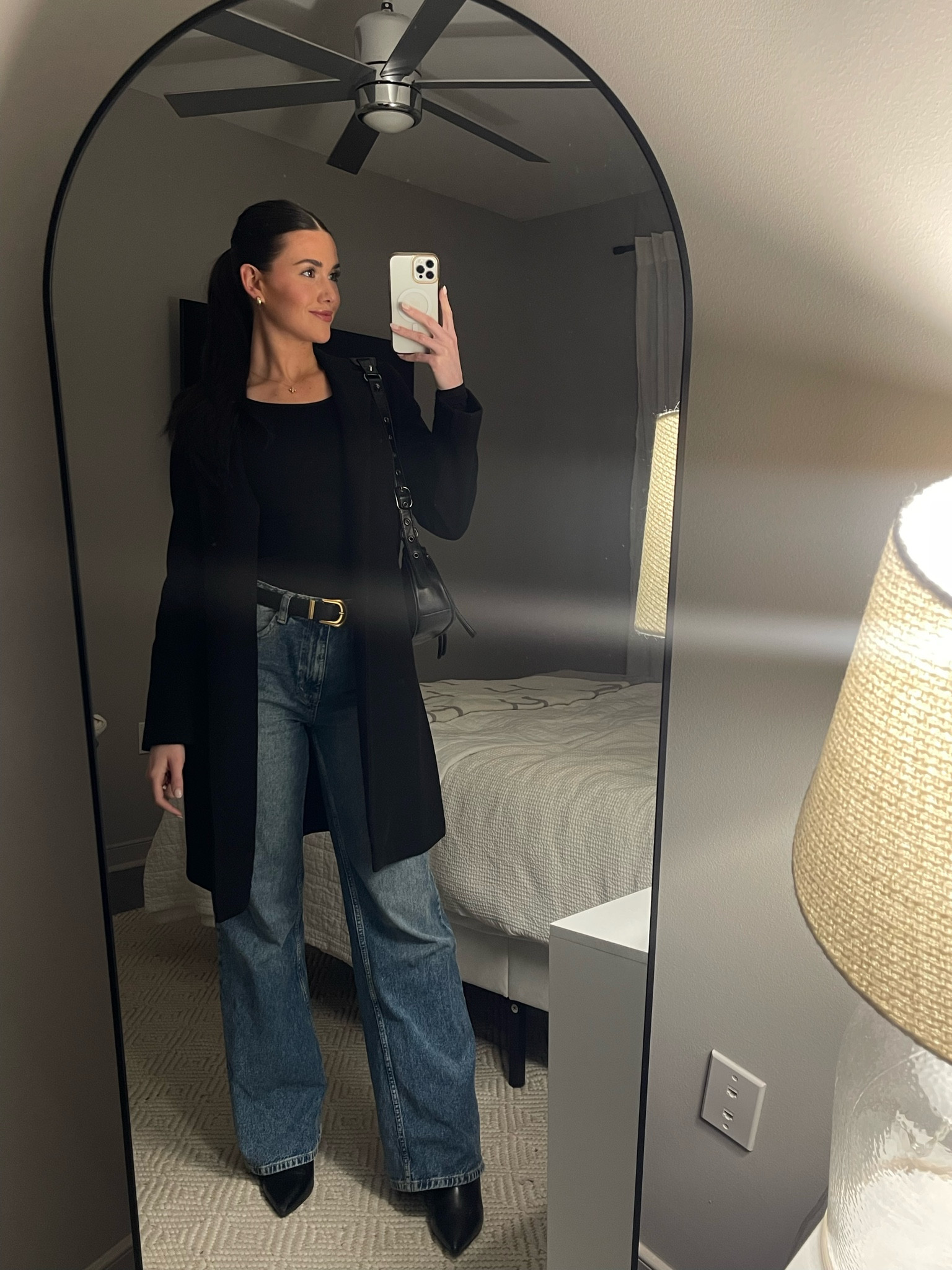 Night out to dinner outfit! This black trench makes a simple outfit come together 🧥
#staplepeice
#dinneroutfit
#onthetown 