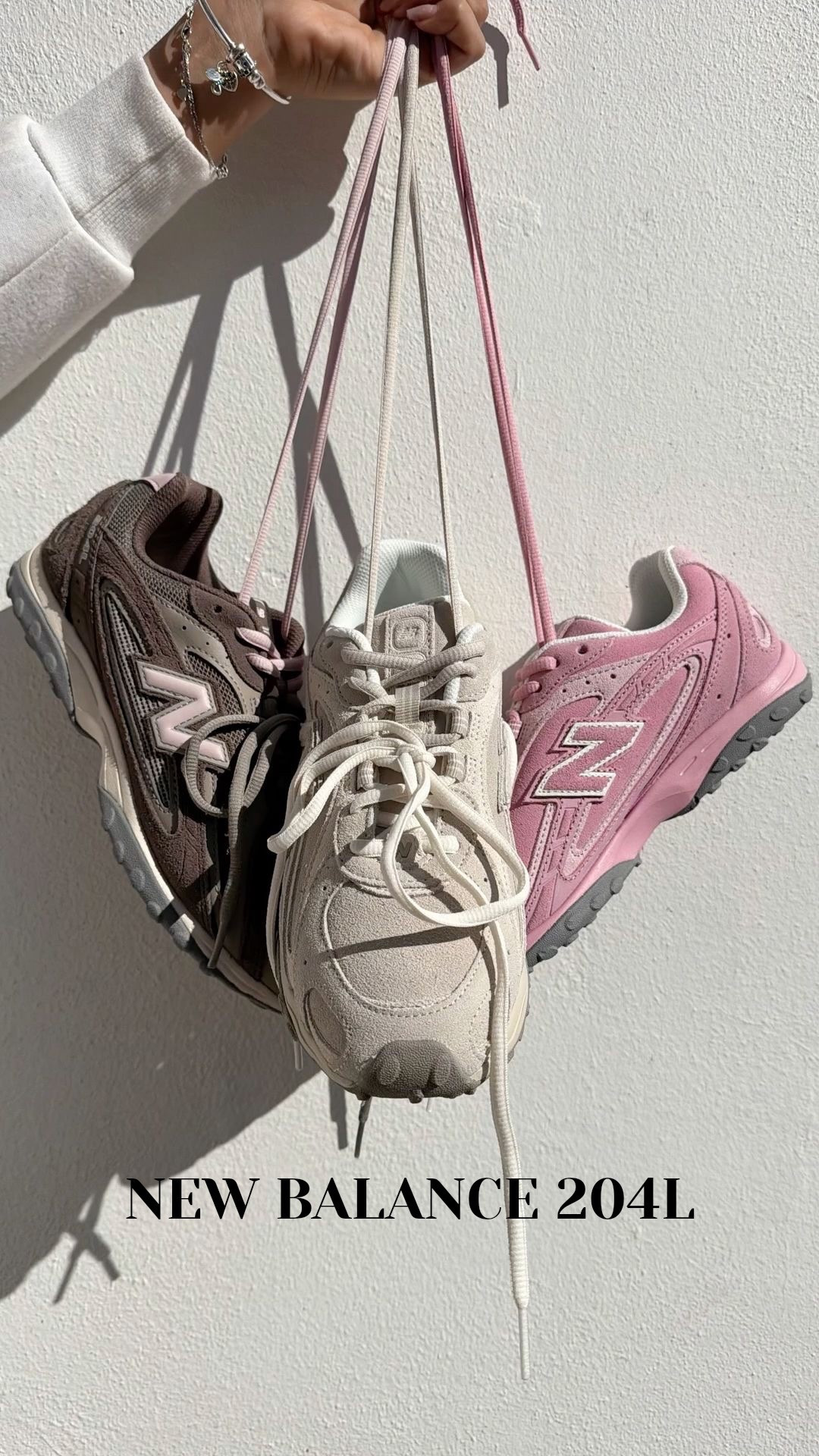 New Balance 204L

Sneaker of the season, pink sneakers, neutral sneakers, retro sneakerrs

#LTKspring #LTKshoes #LTKfitness