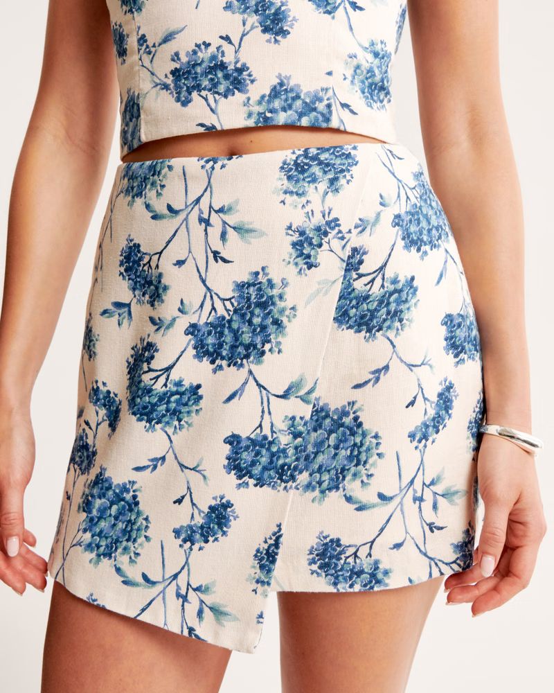 Women's The A&F Scarlett Linen-Blend Wrap Mini Skort | White Mini Skirt | Blue Mini Skirt | Abercrombie & Fitch (US)