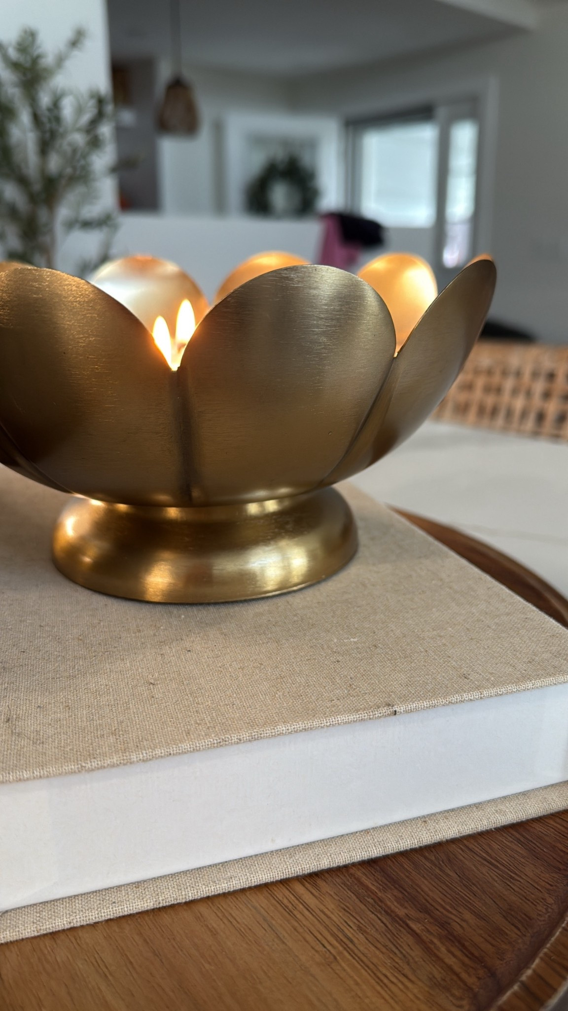 Fall vibes & new candle - yes please! 

#LTKHome #LTKHoliday #LTKGiftGuide