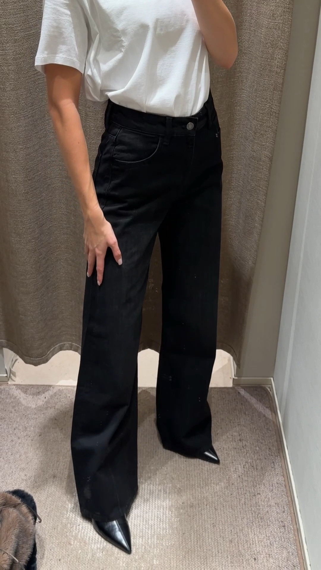 Must have straight leg jeans 🤌🏼 I’m wearing the jeans in size 36 and I’m 173cm

#LTKworkwear #LTKjeans #LTKwinter