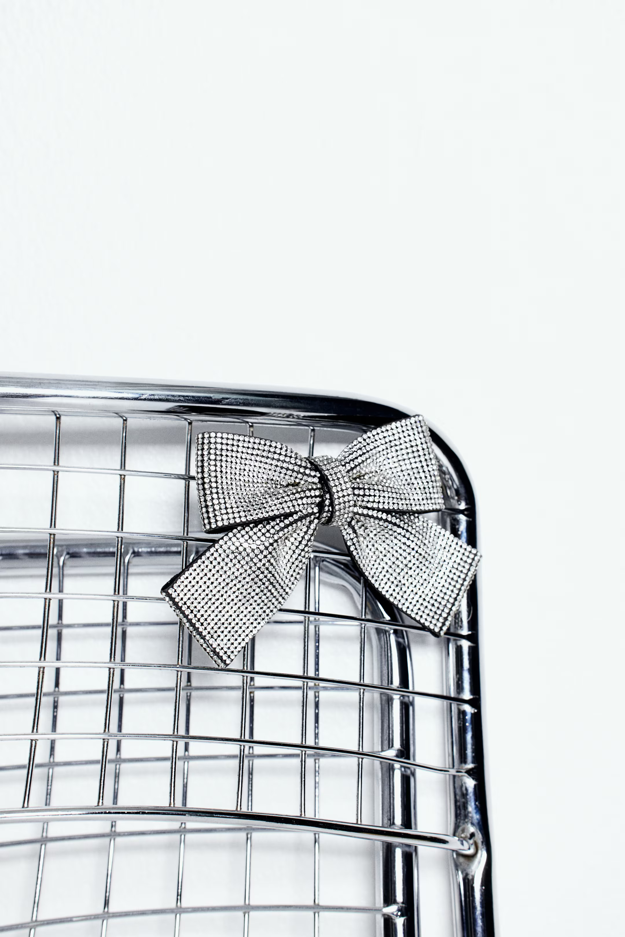 Rhinestone-embellished bow hair clip | H&M (UK, MY, IN, SG, PH, TW, HK)