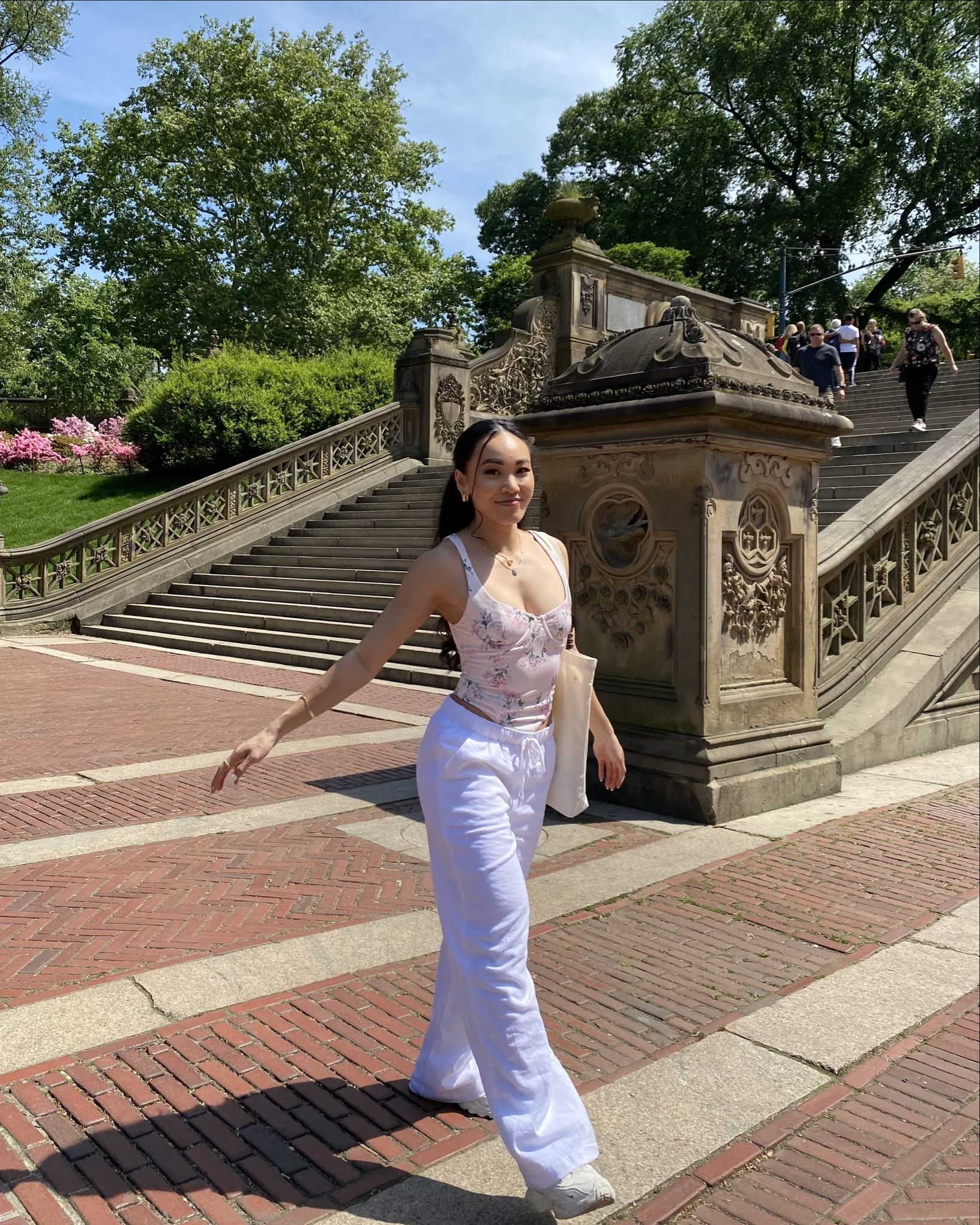 casual park fit 💐 top is white fox, linking similar pieces below :) #springfashion #parkoutfit #coquette #parkoutfit