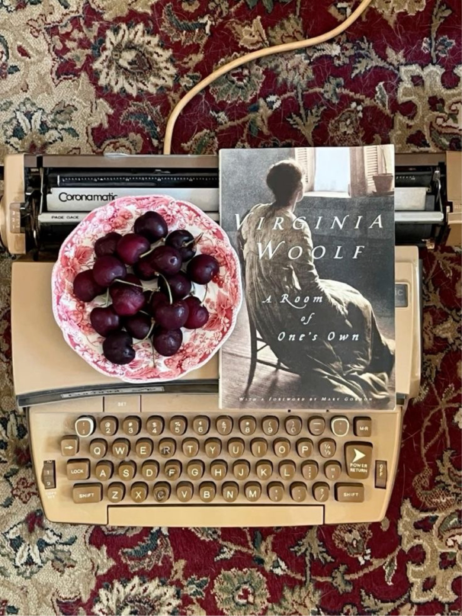 Typewriter and books Lana del ray cottage core aesthetic

#LTKFindsUnder50