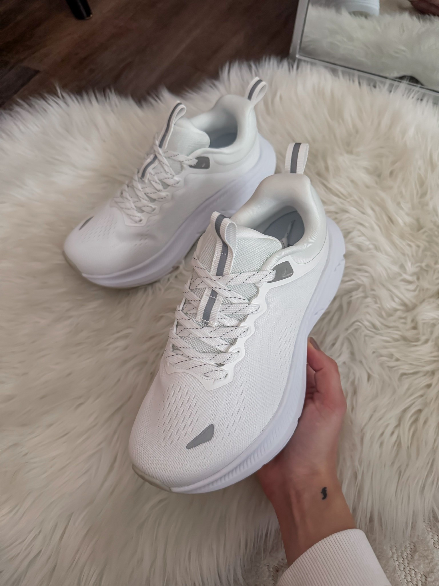 White walking sneakers from Amazon - Hoka look for less! 🙌🏼

#LTKfitnessgoals #LTKActive