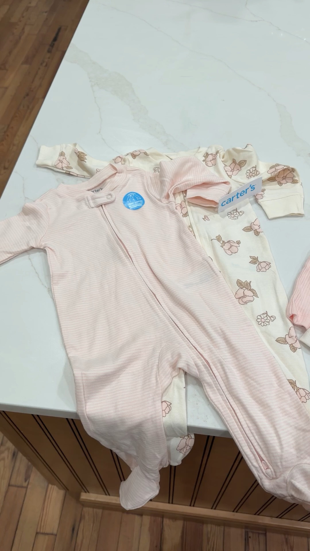 Sitewide sale on Carters baby clothes and sets!! @carters

#LTKSaleAlert #LTKBaby #LTKBump