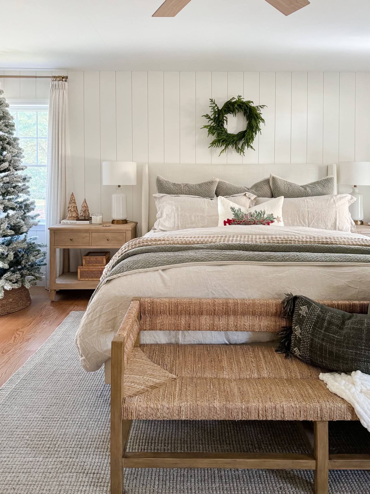 Holiday Nook Decor

Seasonal Decor  Holiday Decor  Christmas Decor  Neutral Christmas  Christmas Finds  Traditional Christmas Decor  Holiday Accents

#LTKHoliday #LTKHome #LTKSaleAlert