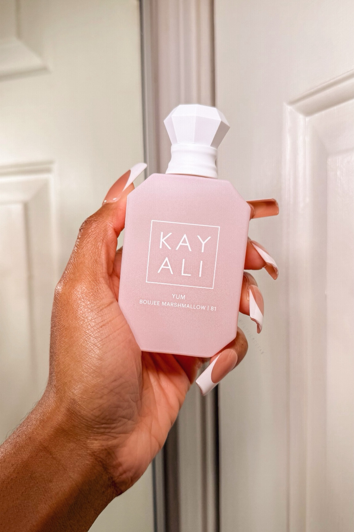 Yum Boujee Marshmallow by Kayali is one of my new favorite sweet perfumes that I’m putting in my rotation 🙌🏾. 

I love when I find a perfume with good marshmallow and strawberry notes.

It’s key notes include freesia, strawberry, pink marshmallow, creamy coconut, whipped cream vanilla, and pink musk 😍.

If you like perfumes like Love, Don’t Be Shy by Killian, you will probably like this perfume.

I like to layer it over Madagascar Vanilla perfume oil by NEST New York .
