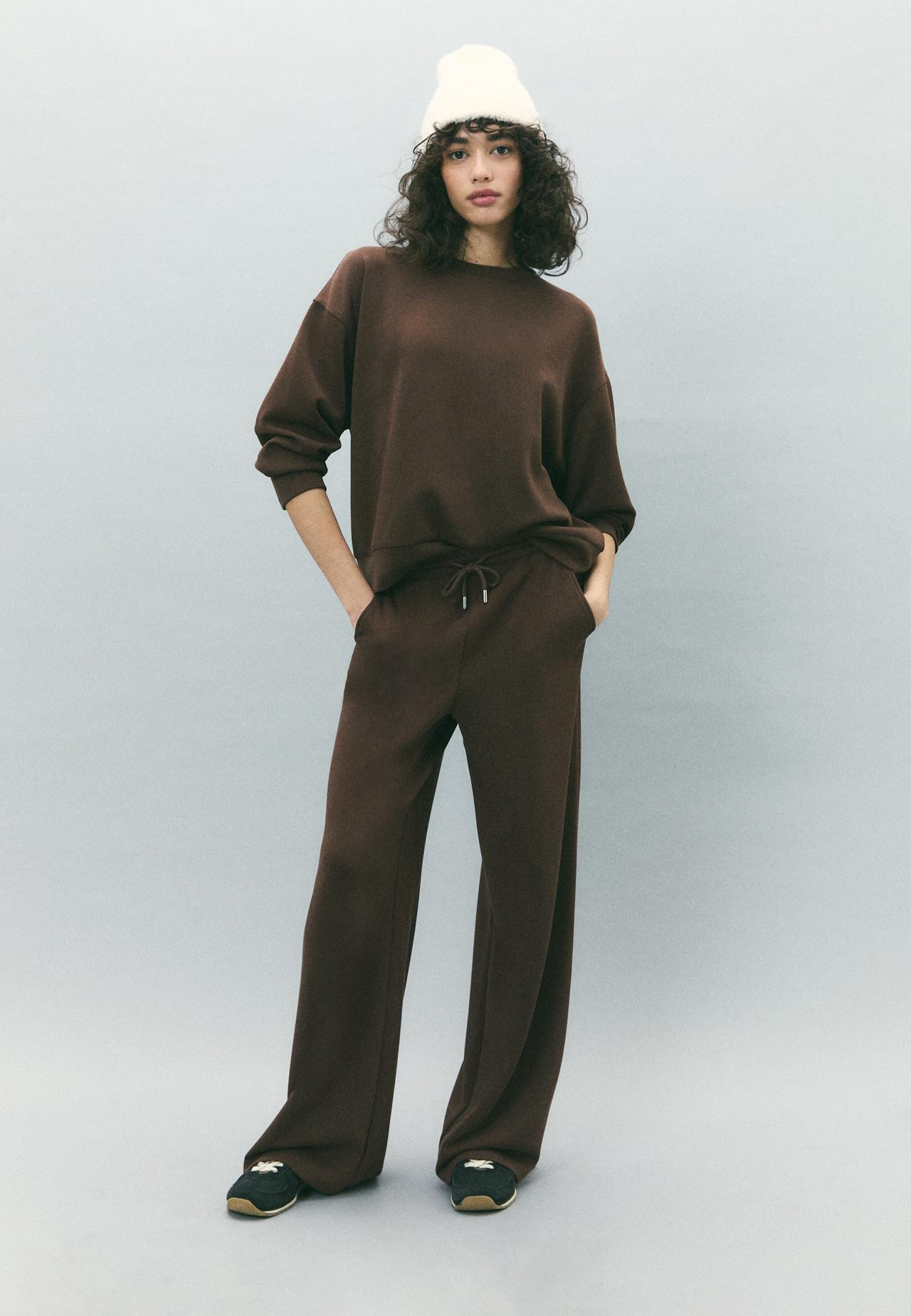 Sweatshirt made of a modal blend fabric that gives a soft feel to the garment. Features a round n... | Stradivarius (UK)