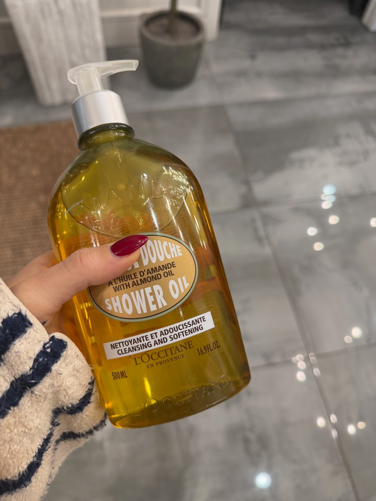 My favorite shower oil!! 

shower oil, body cleansing oil, hydrating body care

#LTKootd #LTKBeauty