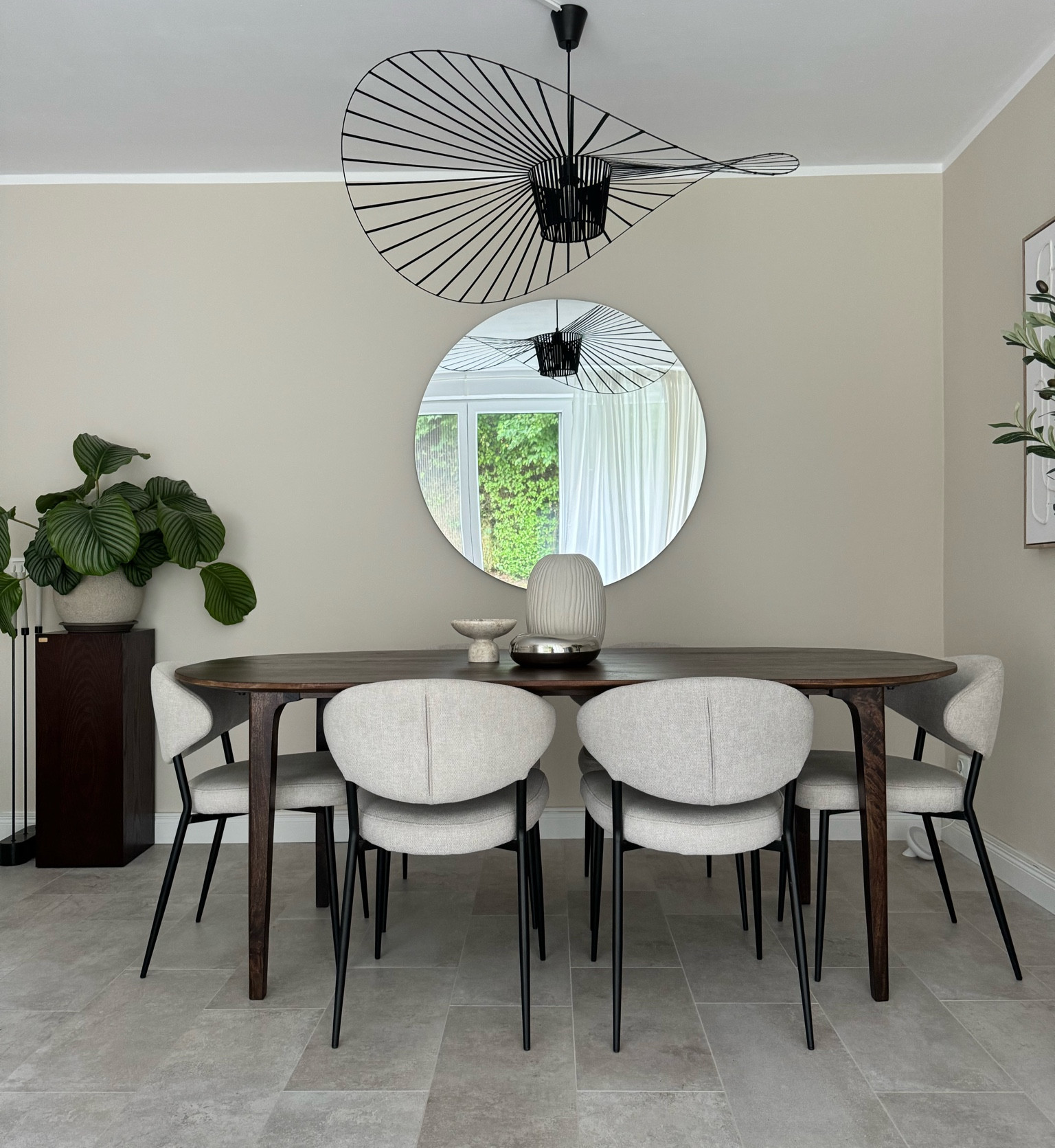 Esszimmer Esstisch esszimmerstühle diningchairs westwing holztisch diningtable hanginglamp hängelampe deckenleuchte Lampe Wandfarbe greige minimal decor interior Inspo design Spiegel wanddeko diningarea 

#LTKdeutschland #LTKeurope #LTKhome