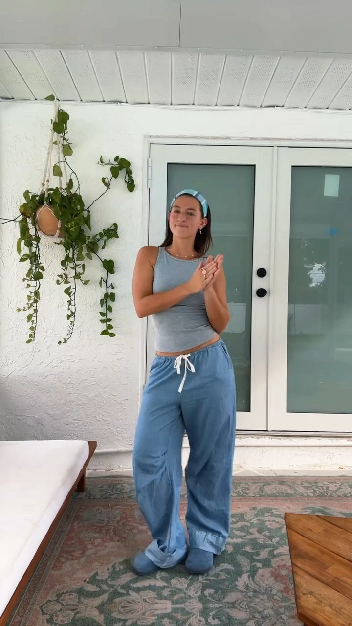 30 days of fits continues🩵 headband from djerf Avenue

grey bandit code: nat15 

fall outfit, tank top, drawstring jeans, blue Birkenstock Bostons, headband 

#LTKVideo #LTKSeasonal #LTKStyleTip