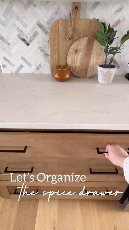 Spice Drawer Organization - Pantry organization - kitchen organization - home organization

#LTKhome