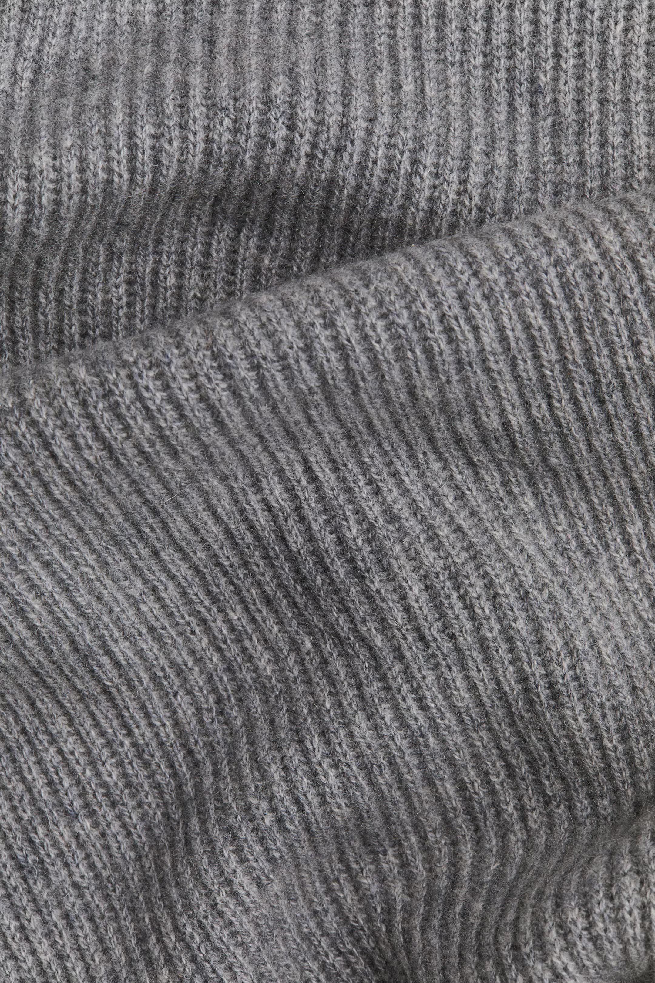 Ribbed cashmere scarf | H&M (UK, MY, IN, SG, PH, TW, HK)