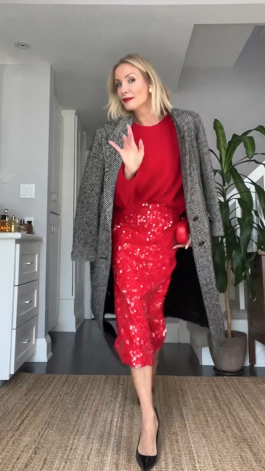 what to pick for a @hermes holiday dinner party — sequins or sweater?

perfume, Hermessences set of 4 @hermes / sequin cami, shirt + sweater @herskindofficial (sneak peek at FW25)

#LTKWatchNow #LTKParties #LTKSeasonal