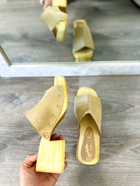 My cutie sandals are on sale✨ They are the most comfortable block heels/clogs I have ever put my feet in. Run true to size 
#sandal #blockheel #summershoe #vacationshoe #vacation #clog #sale



#LTKshoecrush #LTKsalealert #LTKunder100