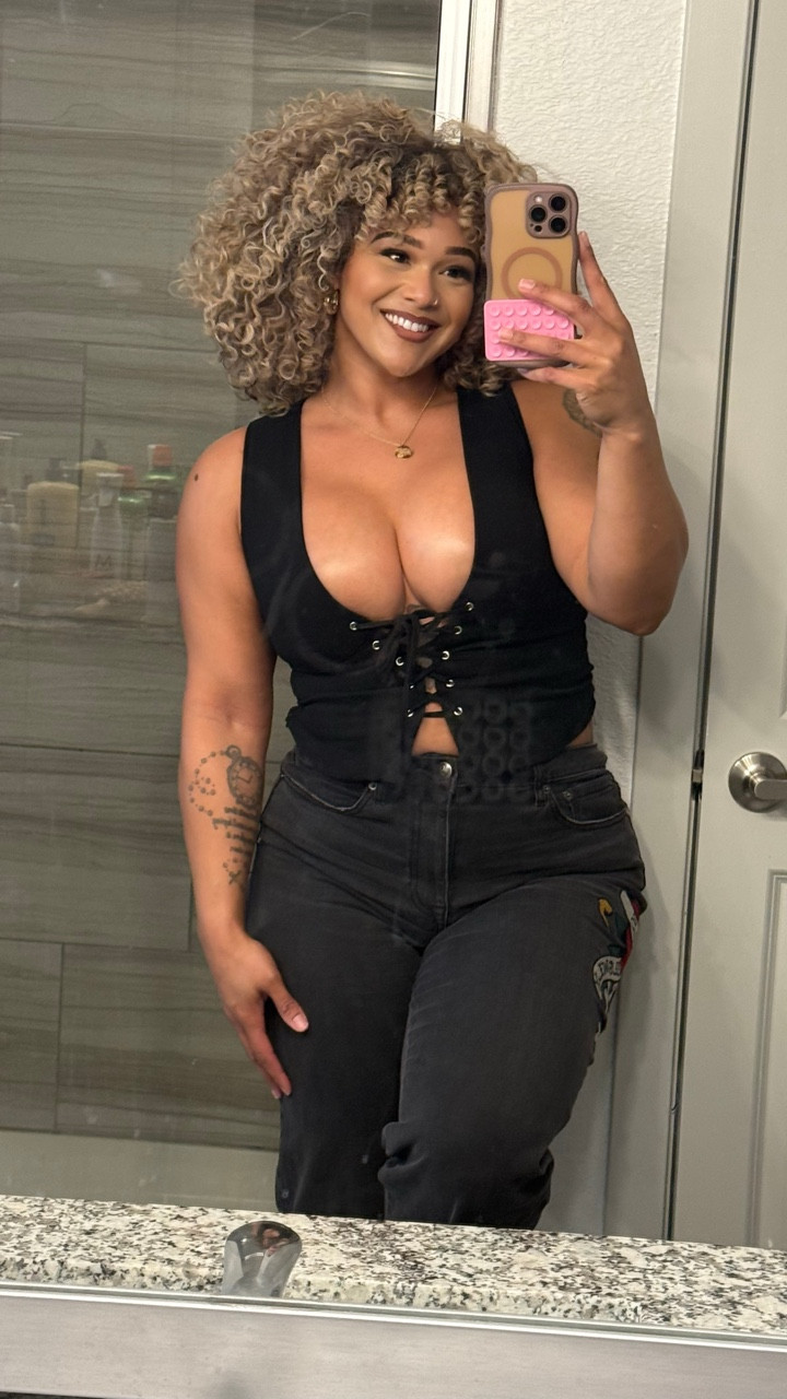 Hey Besties! 💕
We’re back & better, with our hair did and a jacket bc it gets the people going😌🤣

And yes, this one’s for the curlies who don’t like using gel 🥰💕

#curlyhairproducts #curlroutine #curlyhair