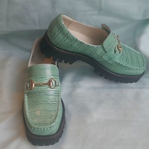INTENTIONALLY BLANK green crock loafer sz6 NWOT [1090] | Poshmark