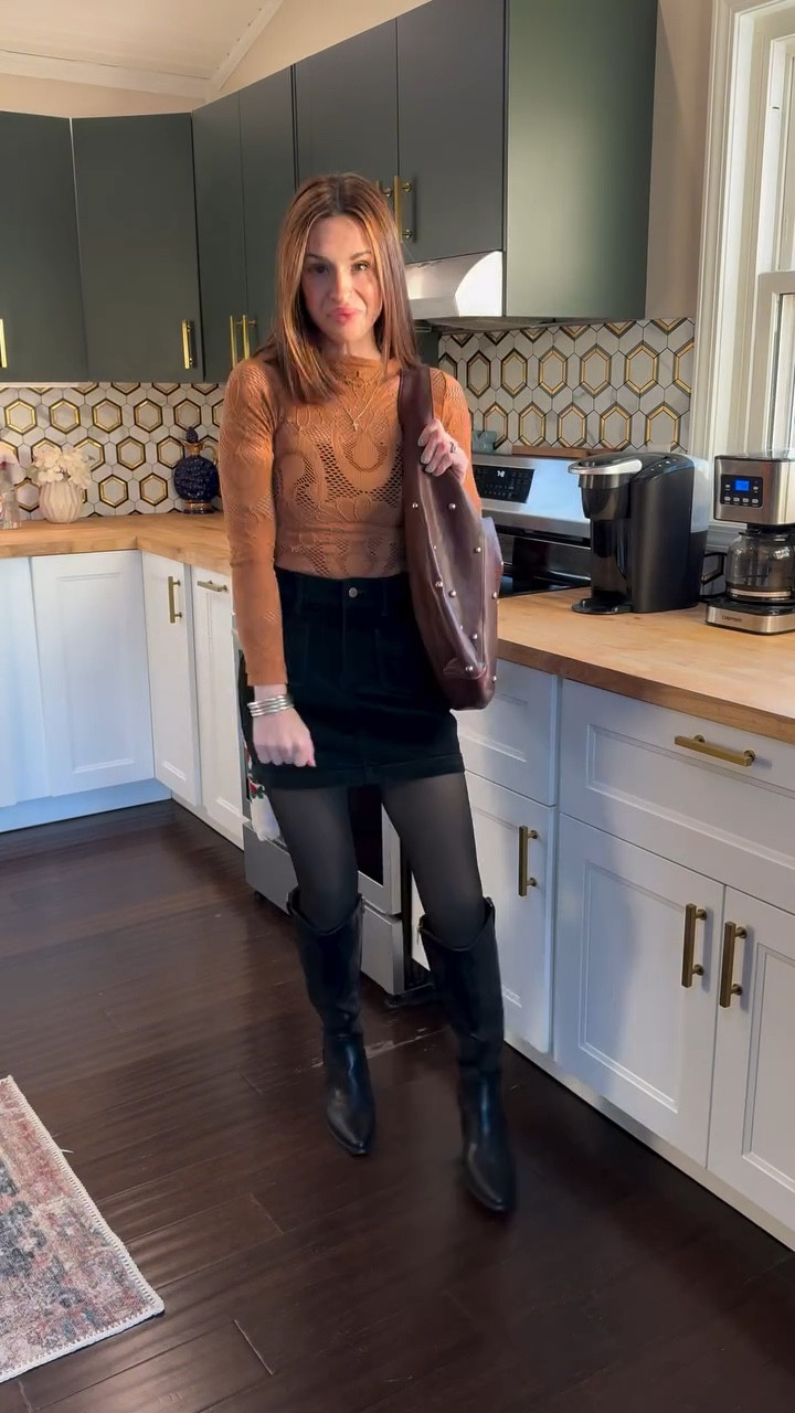 She’s baccckkkk + Sunday mornings just got a little easier 👀 

This is the  Lindsey Tote from @laticoleathers that I’ve been carrying for months because it’s the only bag I’ve found that can fit all of my Bibles, notebooks, and toddler activities for Sunday morning. 

They just dropped this studded version and I have both to alternate out weekly 😍

A church bag that’s functional, quality, and gives back.

I also recently learned that for every bag sold they donate 10 meals to Feeding America having donated 200,000+ meals at this point 🤍

The fact that I don’t leave church with my shoulder aching is also a win 🙌🏻😂

Hop into my stories for this one 🩵

#Biblereading #churchootd #christianmom