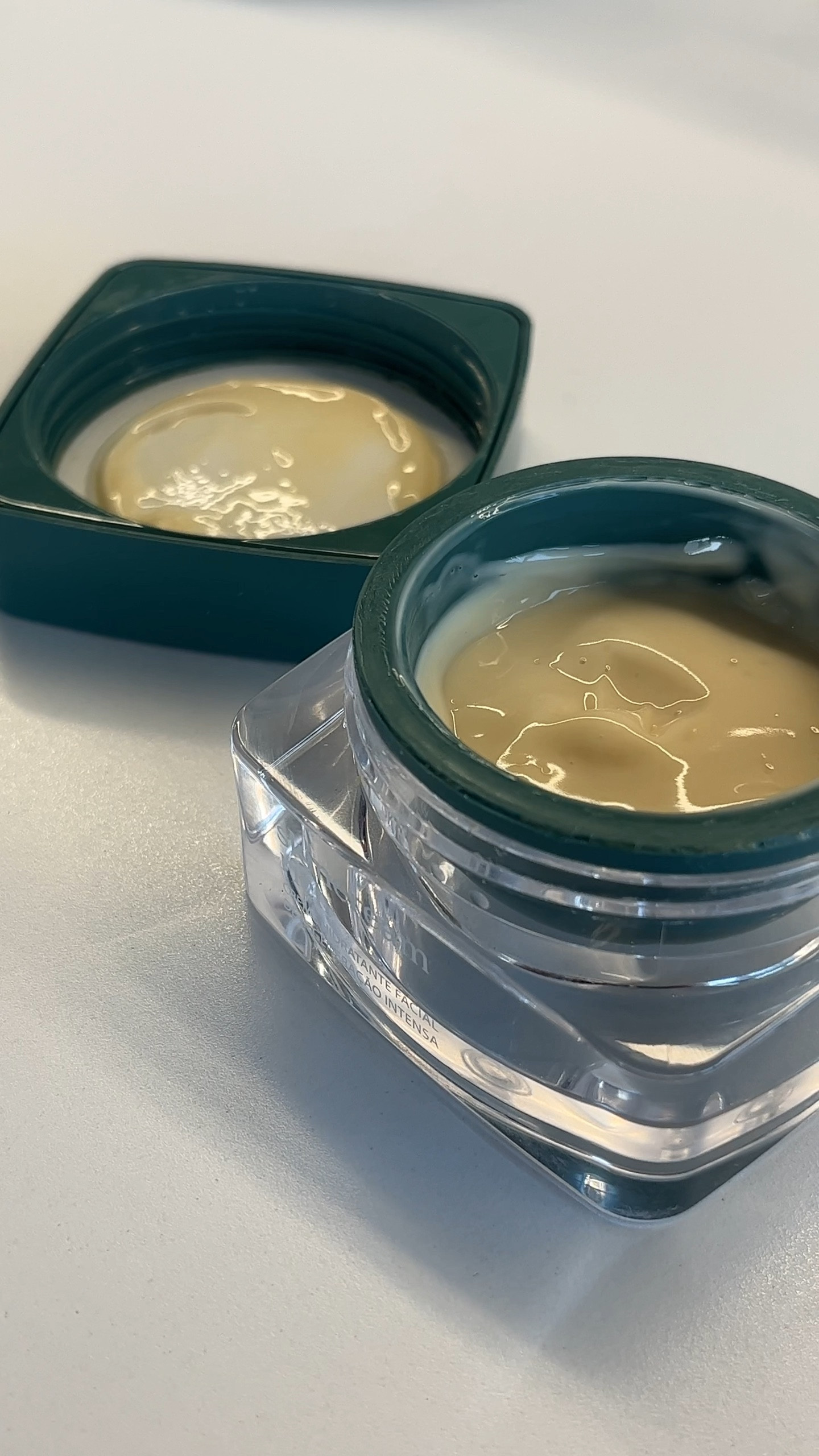 O Skincream é primeiro creme para rugas 100% livre de toxinas que age diretamente nas manchas senis e ajuda a estimular o colágeno da pele. Vem em duas versões: Rich e Light, sendo diferenciado pela textura mais em gel ou cremão.

#LTKbeleza #LTKbrasil