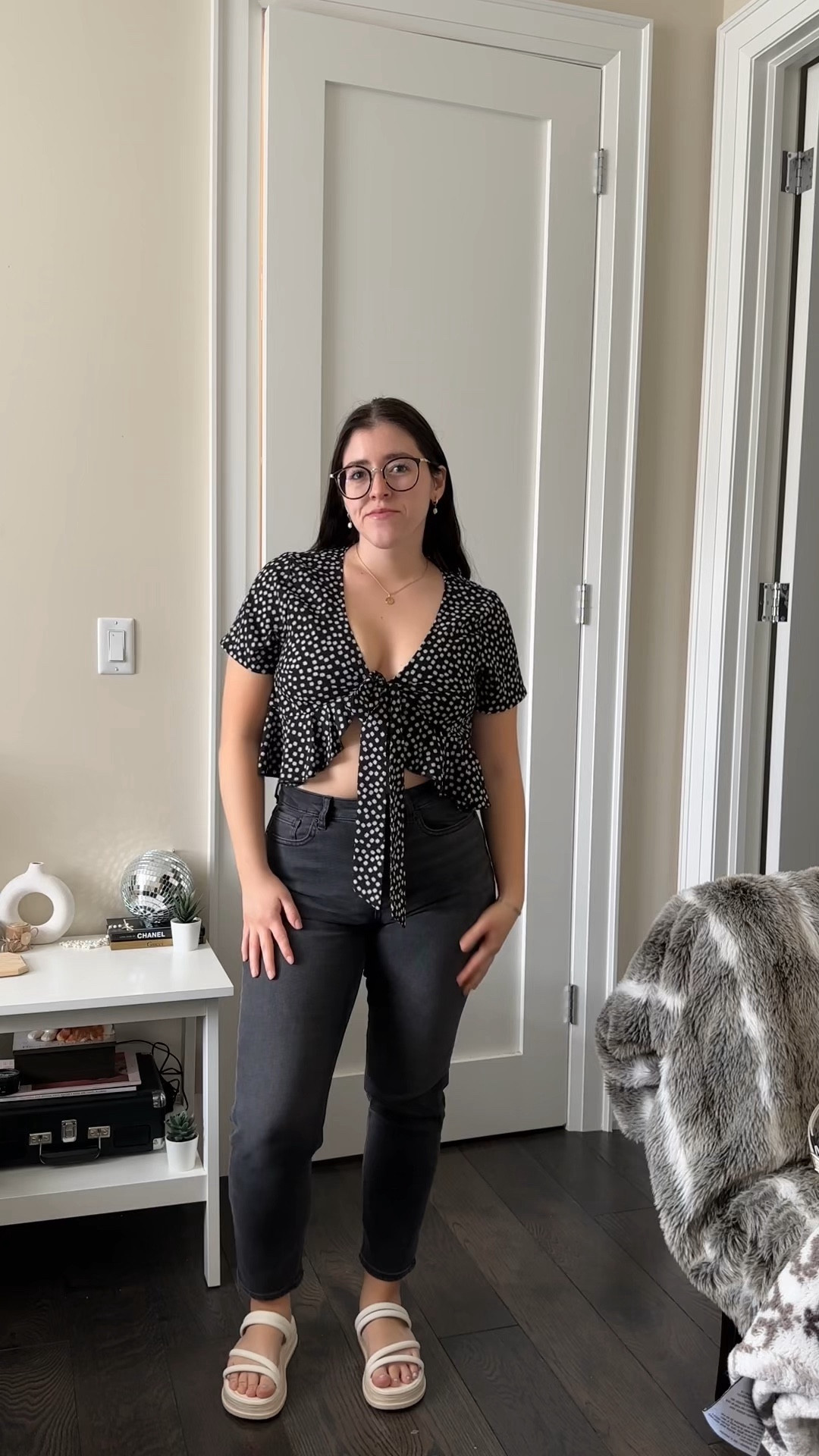 cute spring outfit for a night out 


floral top, tie front top, grey jeans, chunky sandals, summer outfit, date night outfit, summer tops, summer trends 

#LTKstyletip #LTKspring #LTKsummer