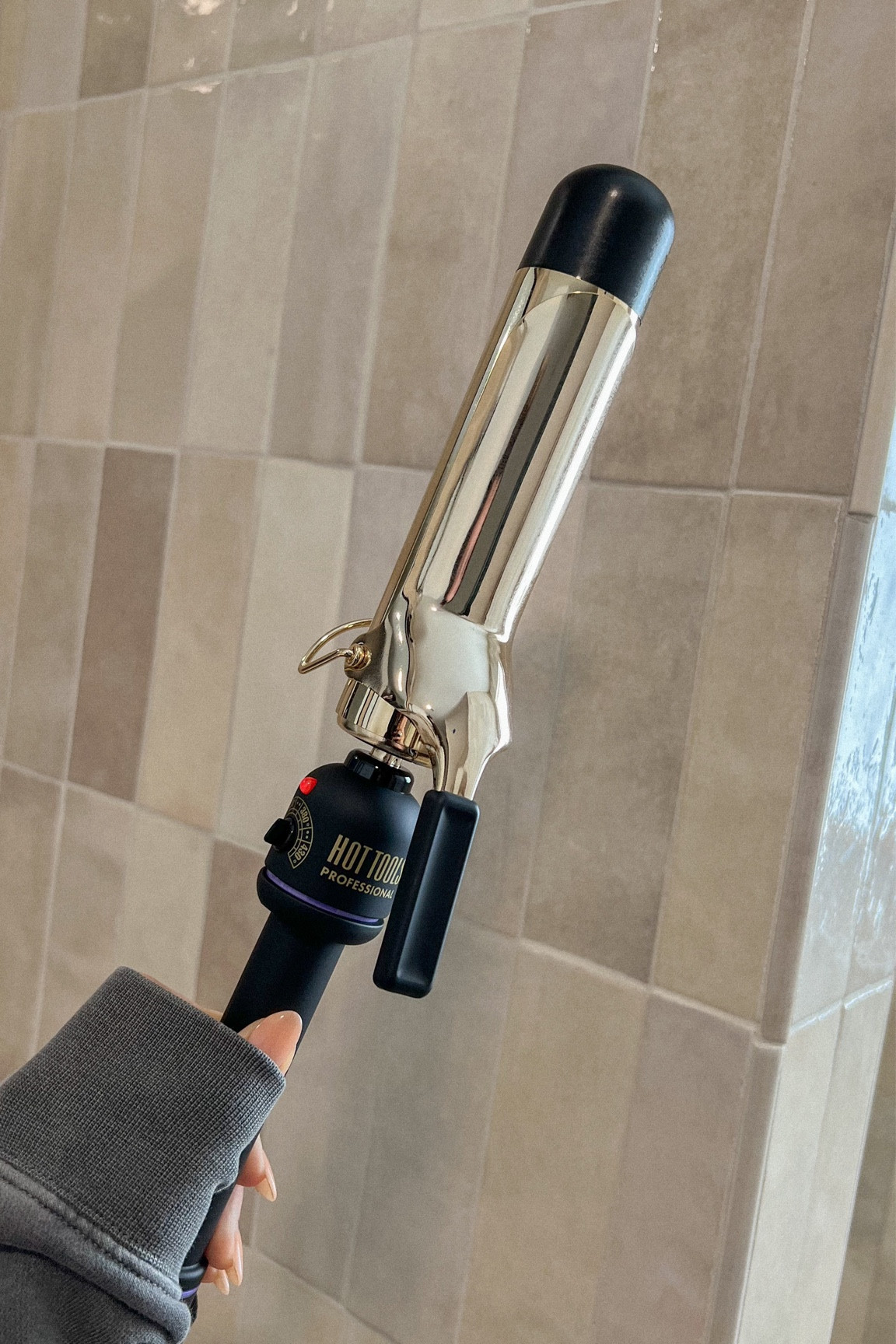 hands down best curling iron ever
take it from me, someone who doesn’t know how to curl their hair because it always gets stuck, or I turn it the wrong way, or I turn it up or off cause the buttons are on the handle 
This is like fool proof, I love it!


#LTKunder50 #LTKhome #LTKbeauty