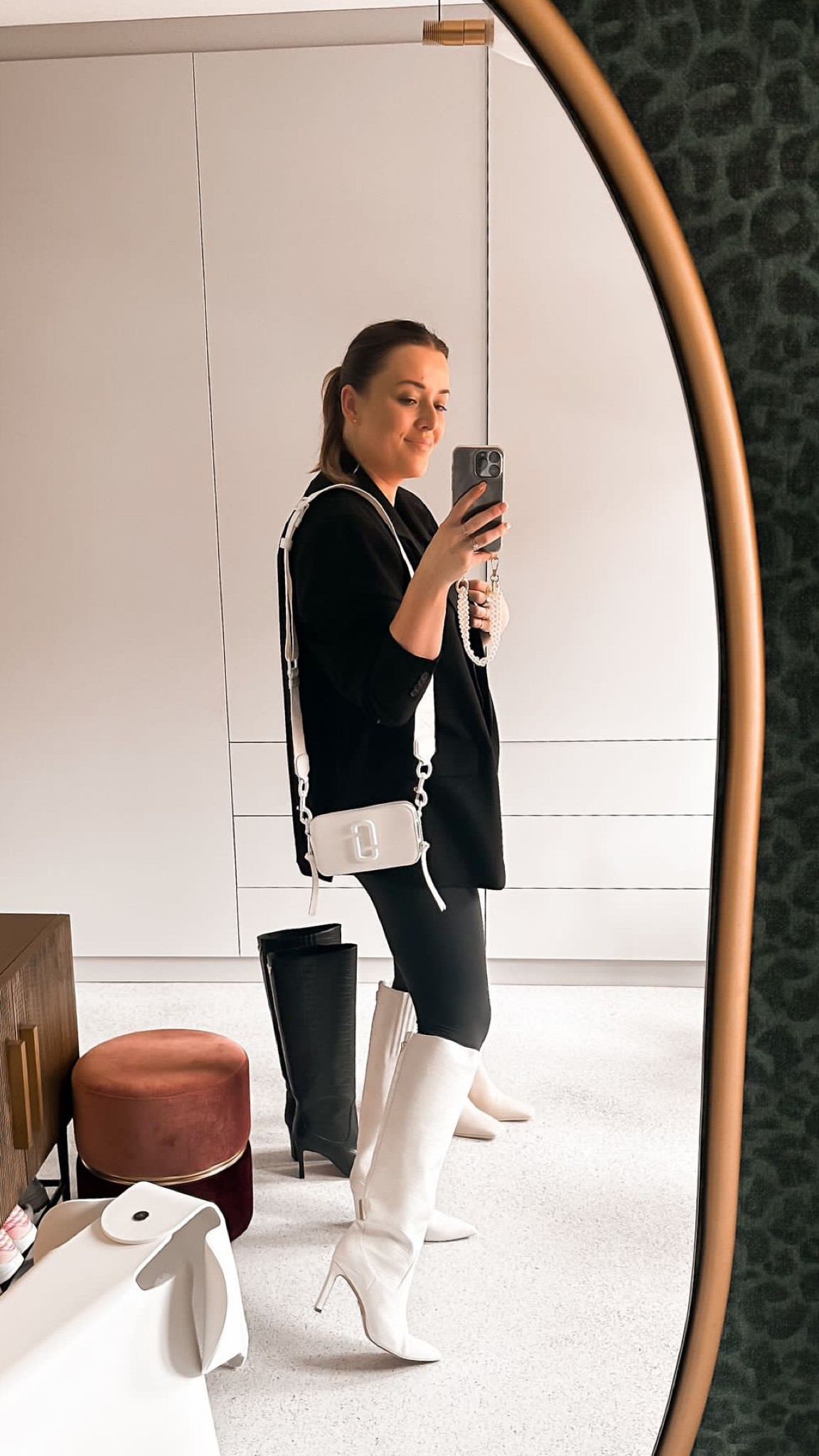 Oversized blazer, H&M, Legging van katoenmix, Legging - High waist, The Snapshot camera bag, Farfetch, The Glam Shot 17 camera bag, The Curve bag, Marc Jacobs, JV LUANA Laarzen - off white, oversized blazer, telephone cord, slim fit top, knee high boots, Netherlands. 

#LTKeurope #LTKSeasonal #LTKstyletip