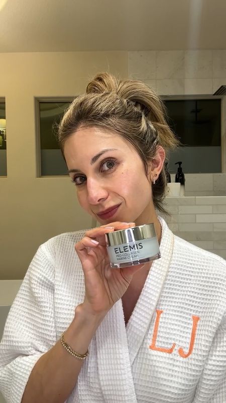 A simple 3 step routine for glowing skin using Best Sellers from @elemis available @sephora #ElemisPartner   #Sephora

	✨Step 1: Pro Collagen Cleansing Balm to melt away the days makeup, clean the skin and hydrate. A 3-in-1 cleanser that removes it all, and doesn’t strip the skin, while nourishing and hydrating. 
	✨Step 2: Dynamic Resurfacing Facial Pads to exfoliate the skin, sweep away dead skin cells and leave the skin glowing! 
	✨✨Step 3: Pro Collagen Marine Cream to deeply hydrate and moisturize the skin, and prep it for repair mode! 

#LTKVideo #LTKOver40 #LTKBeauty