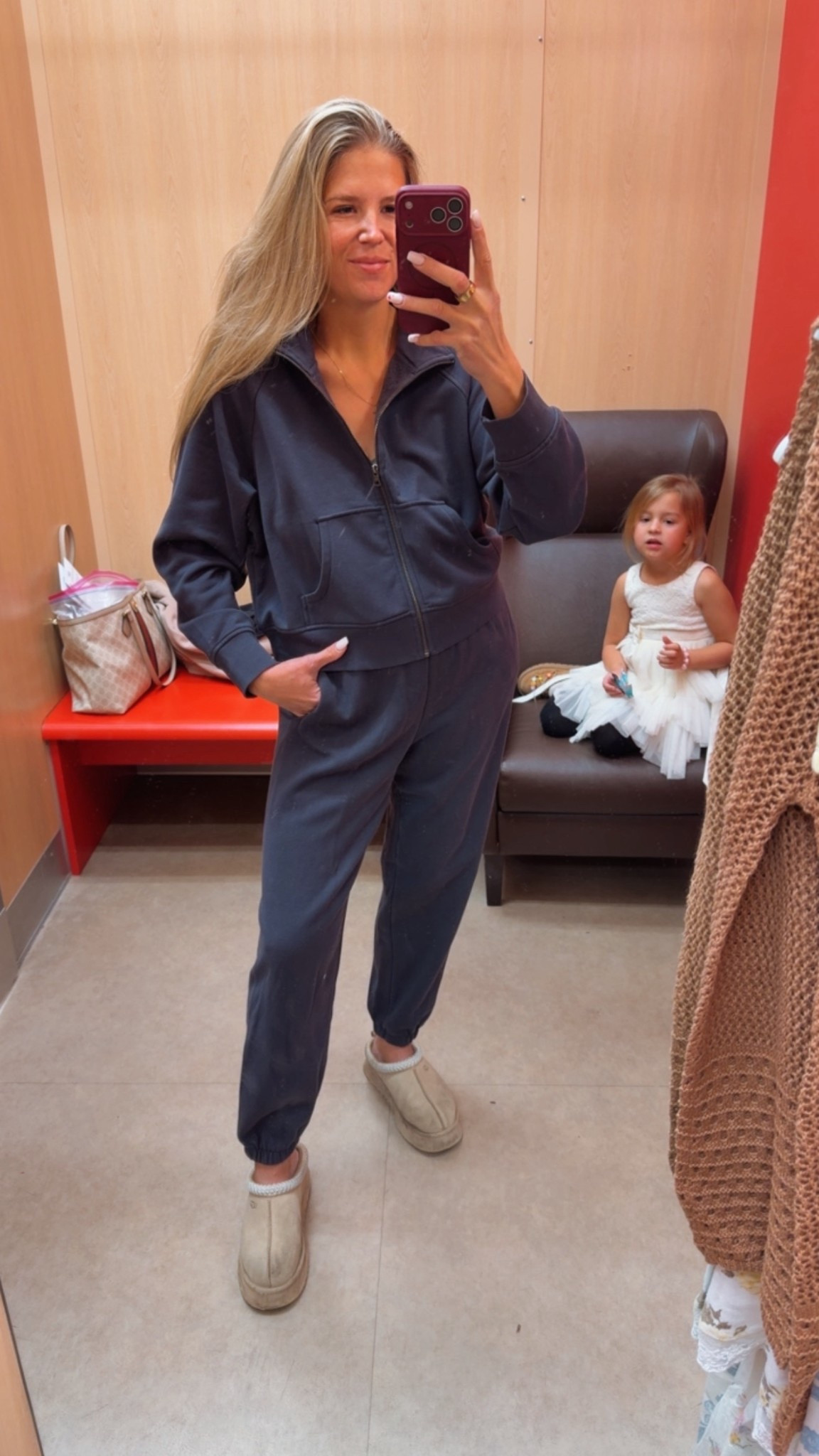 If you’re tall and hate when sweats hit above the ankle, this set is long enough. I’m 5’9 and it actually covers my ankles. Waistband doesn’t cut in and the fabric is thick enough to not show underwear lines. I tried the Amazon one too — returning it. This one wins.

#target #targetstyle #universalthreads 

#LTKootd #LTKdayinmylife #LTKTall