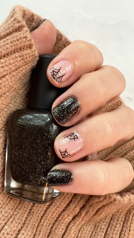Halloween nails | spider nails | cobweb nails | black glitter nail polish | diy manicure


#LTKHalloween #LTKbeauty #LTKVideo