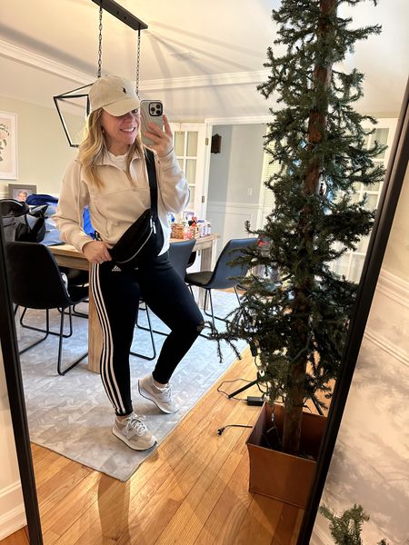 Keeping the outfit simple for mom errands! So much to do the week before Christmas! I hope everyone is staying calm and has enough hats to cover their unwashed hair 😂 
If you need a gift for yourself grab the 