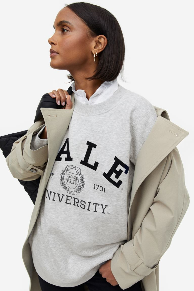 Oversized Sweatshirt | Grey Sweatshirt Outfit | HM Sweatshirt | Spring Outfits 2023  | H&M (US + CA)