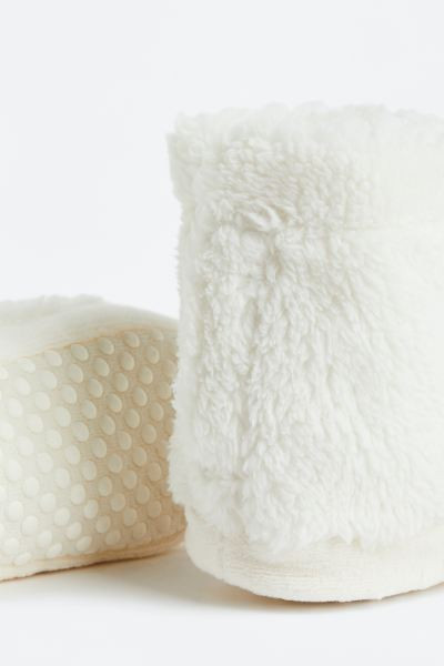 Fluffy Slippers | H&M (US + CA)
