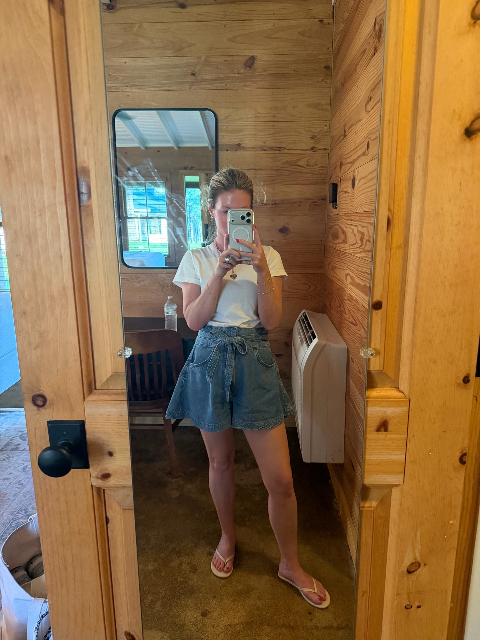 The cutest, flouncy jean shorts //